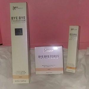 IT Cosmetics 3 piece set, Shade: Light
